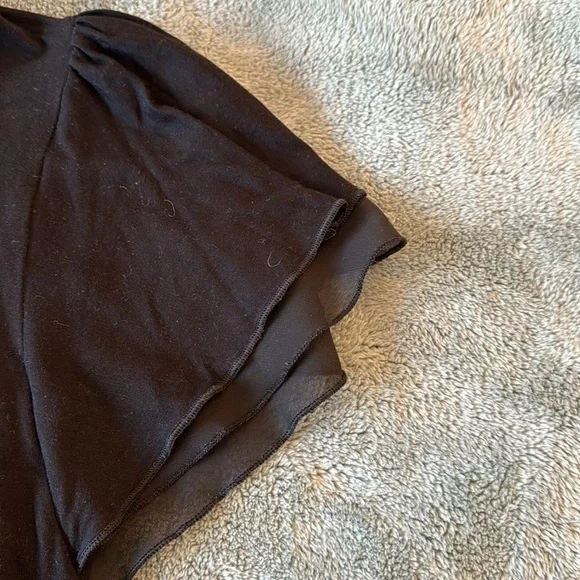 Kim and Cami M Black t shirt - Picture 2 of 5